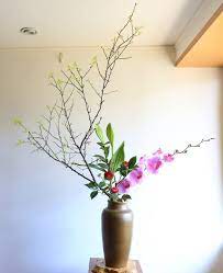 debbie wen on instagram 由於上一張po文中花瓶沒有置中 所以重po as the vase was not in the center in my previous photo ikebana flower arrangement ikebana flower arrangements