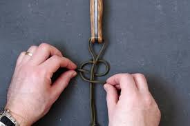 This is one of the first knots you'll see used with 550 paracord. How To Make A Paracord Lanyard Step By Step Instructions With Photos