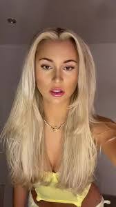 Roxanne Burrows's Instagram, Twitter & Facebook