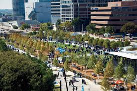 There are always a series of different food trucks that come and park next to it as well as a cafe located on site. Klyde Warren Park 2013 08 16 Architectural Record