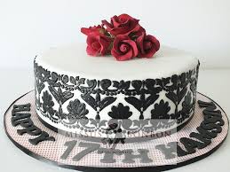 Black And White Birthday Cakes For Her Hamssini Wanted A Vintage Black And White Cake For Her 17th Birthday We Like How Elegant And Striki Birthday Cake Roses 17 Birthday Cake White Birthday Cakes