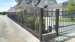 Metallzaun Modern In 2020 Gartengestaltung Gartenzaun Metall Metallzaun