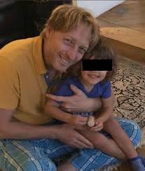 Až do nedávna bych nevěřil, čeho všeho může být schopna žena, natož žena, kterou jsem kdysi bláznivě miloval, uvedl ve vyjádření pro média s tím, že. Karel Janecek Otocil Dalsi Zena Knezka Lilie Si Mozna Bude Balit Kufry Blesk Cz