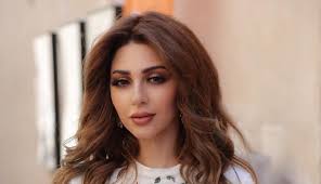 ميريام فارس تحتفل بمرور شهر على ولادة طفلها الثاني بجلسة تصوير عائلية مميزة صور Hair Styles Beauty Long Hair Styles
