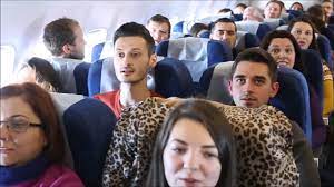 Doar acum gasiti bilete de avion catre tel aviv la cel mai bun pret incepand de la 64 € cu o durata de zbor de 2h 49min. Flash Mob Sing Gloria Israel In Avion Bucuresti Tel Aviv Youtube
