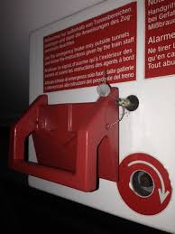 Die maximale bremskraft, die dem motorfahrer vom herkömmlichen bremssystem zur verfügung steht, wird. Bpold Sta Bei 160 Km H 47 Jahriger Zieht Notbremse Der Zug Fuhr Mir Zu Schnell Presseportal