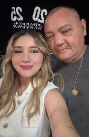 HIJA SE DESPIDE DE SU PAPÁ, VÍCTIMA DE ACCIDENTE💔🕊️ Un emotivo último  adiós dedicó Danna Estrada, hija de don Russel, conductor de la van que se  accidentó el pasado sábado, quien también