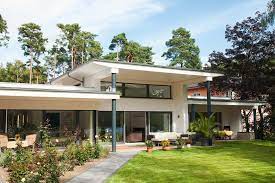 Sie fragen sich nach welchem? Der Bungalow Ist Per Definition Ein Eingeschossiges Haus Geht Also In Die Breite Nicht In Die Hohe Foto Weberhaus Mehr Auf Li Weber Haus Bungalows Haus