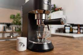 As known, from the fall of 2016 dinamica series replaces previous models in the segment of automatic espresso delonghi coffee machines. Espresso Machine Review Price Comparison 2021