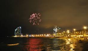 La noche de san juan se considera una noche mágica capaz de conceder deseos, dar suerte o espantar a los malos espíritus, pero para ello se debe cumplir con la tradición. Los Planes Mas Desconocidos De La Noche De Sant Joan En Barcelona Barcelona Secreta