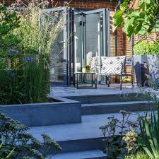 A modern outdoor patio is characterized by clean lines and modular forms that are very appealing and now that spring is here, its time for some inspiration. Patio Ideas Patio Gardens Patio Design Ideas Patio Gardening Ideas