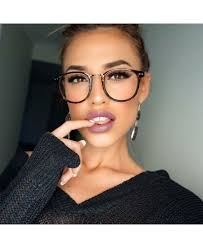 Pour la forme ronde de votre visage, nous vous conseillons des lunettes de vue plutôt carrées ou rectangulaires. Epingle Sur Lunette De Vue Femme