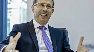 Carlos wizard martins é palestrante, empresário, presidente do mundo verde, autor de desperte o milionário que há em você e. Empresas Se Afastam De Carlos Wizard