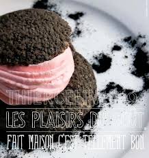 De Ravissants Petits Choux Teintes De Noir Par Le Melange D 39 Epices Curry Black Pearl Enrichi En Charbon Active La Garniture R Recette Bonbon Dessert Choux