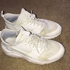 Now add water in a tub and add 50ml of bleach liquid. Cleaning White Huaraches Online