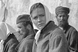 Операторы в каждом кадре откровенно любовались ее стройной фигурой и были влюблены в этот взгляд. Lyudmila Chursina Vozrast Sostoyanie Dushi Inogda Mne 27 Inogda 157 Persona Kultura Argumenty I Fakty