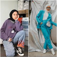 Additionally, the hijab style can differ quite significantly. Warna Warni Nggak Lebay Coba 5 Outfit Color Block Ala Selebgram Ini Malangtimes