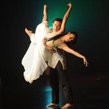 ๔.) ประเภทของการลีลาศ สภาการลีลาศระหว่างประเทศ (international council of hailroom dancing) แห่งประเทศอังกฤษได้รวบรมชื่อจังหวะ ท่าเต้นรำและแบ่งประเภทของการลีลาศเป็น ๒. à¸šà¸­à¸¥à¸£ à¸¡ à¸¥à¸²à¸• à¸™ Bangkok Dance Academy
