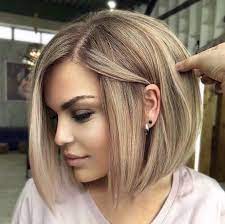 25 Slimming Hairstyles For Round Faces 2020 Ultimate Hair Guide In 2021 Bob Hairstyles For Thick Medium Hair Styles Short Bob Hairstyles