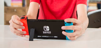 La popular consola híbrida de nintendo tiene a estas alturas un enorme catálogo de juegos para todos los gustos, tanto en formato físico como digital, pero además en su tienda online, la eshop, podemos encontrar una serie de juegos gratuitos que podemos descargar sin ningún coste, y disfrutar incluso online con otros jugadores aunque no estemos suscritos a. El Servicio Online Del Nintendo Switch Te Permitira Descargar Juegos Gratis El Cuarto Player
