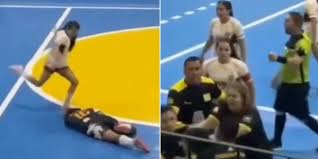 VÍDEO: Jogadora de futsal é banida por cinco anos após agredir adversária com chutes na cabeça e socos no rosto