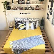 Salah satu penampakkan yang khas dari kayu palet ini adalah bentuk rangkaian yang sederhana, ini karena kayu palet memang di persiapkan untuk memikul pemilihan soft furnishing untuk penutup kasurnya tentu di sesuaikan dengan minat sang desainernya. Jual Dipan Palet Murah Harga Terbaru 2021
