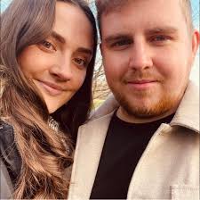 Looking for a window cleaner that does callander court please!