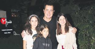 Banu ilıcalı, leyla ilıcalı, yasemin ilıcalı, melisa ilıcalı. Ailesiyle Teselli Buldu Takvim