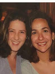 Christiane pelajo surtou com colegas da globo e abandonou estúdio de telejornal (foto nas imagens, a apresentadora christiane pelajo aparece surtando com os seus colegas de trabalho por. Christiane Pelajo E Maria Beltrao Aparecem Novinhas Em Foto Amiga Irma 16 10 2018 Uol Tv E Famosos