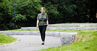 She has represented oslo in stortinget (the norwegian legislature) since 2017 and is currently the only member of her party with a parliamentary seat. Mdg Une Med Dodshjelp Ja Vart Land