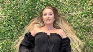 Carla díaz (born 19 july 1998) is a spanish actress. Carla Diaz Sobre Trabalho Musical Com Beni Falcone Tentando Nos Reinventar Como Artistas Quem Quem News