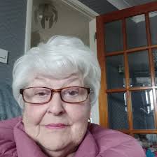 Could anyone please give me a pattern to knit a small bobble hat like this  please? Thank you ☺️ (I didn't knit this one)