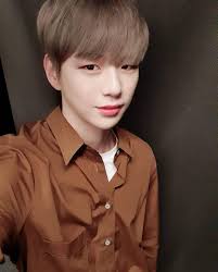 Berperilaku Manis 10 Idol Kpop Ini Paling Baik Hati Kepada Fans