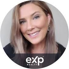 Lynn Kline's Instagram, Twitter & Facebook