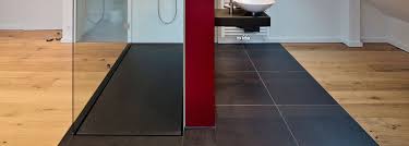 Eine komplettlösung für bodengleiche duschen sind duschboards, bei denen werksseitig auch schon das notwendige gefälle vorgeformt ist. Maas Duschen Der Perfekte Boden In Den Maas Duschen