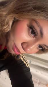 NAYELI CAMACHO (@nayellow.n)