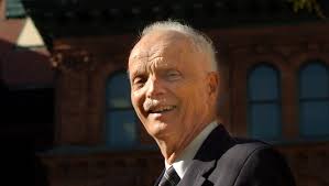 Leslie Kenyon's Instagram, Twitter & Facebook