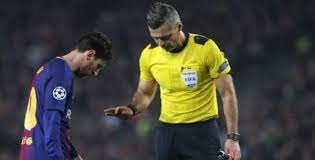 メッシとcl主審との 舌戦 は何だったのか 会話の内容が判明 メッシ スポーツ バルセロナ