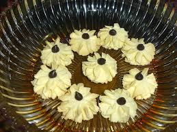 Resepi semperit susu yang gebu dan cair di mulut :) bagi che nom biskut ini adalah biskut yang wajib dihidangkan pada hari perayaan, sebab resepi semperit susu. Tertunailah Hasrat Di Hati Resepi Biskut Dahlia Susu