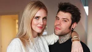 Chiara ferragni e fedez, quel bacio così intenso. Chiara Ferragni Fedez Il Bacio Sotto La Doccia E Virale