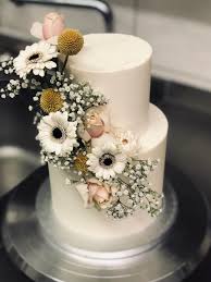 Hochzeitstorte Zweistockig Mit Blumen In 2021 Hochzeitstorte Hochzeitstorte Zweistockig Torten