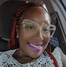 Carolyn Boaz's Instagram, Twitter & Facebook