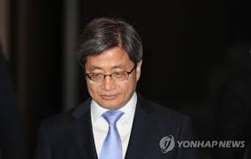 김종인 국민의힘 비상대책위원장이 4일 김명수 대법원장을 향해 더불어민주당의 행태도 문제지만, 김명수 대법원장의 행태는 너무나 한심스럽다며 후배 법관들에게 창피하지도 않은가라고 비판했다. ê¹€ëª…ìˆ˜ ì¹¨ë¬µ ê¹¨ê³  ìž'ì‹¬ë°œì–¸ íŒì‚¬ ê³µê²©ì€ ë¶€ì ì ˆ ì—°í•©ë‰´ìŠ¤