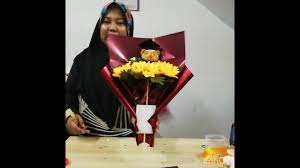 Gubahan sirih junjung bersama bekas cincin simple 2020 #gubahansirihjunjungdengancincin #sirih. Gubahan Bouquet Konvokesyen Simple Youtube