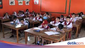 Kebanyakan guru memilih karier demikian karena ini adalah profesi yang membantu orang lain. Mengajar Murid Yang Heterogen