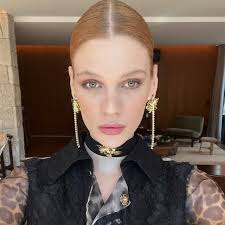 Ellen Becker (@ellen.dbecker) • Threads, Say more