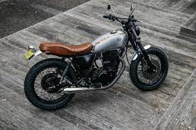 deus modified a yamaha sr400 in the most beautiful way possible airows yamaha sr400 yamaha motorcycle