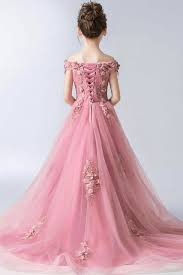 A la fois élégante et pratique à porter tous les jours, cette robe bicolore en coton tout doux pour fille est imprimée en haut et unie en bas. Pin By Sara On Robe Enfants Filles Flower Girl Dresses Tulle Flower Girl Dress Lace Blush Flower Girl Dresses