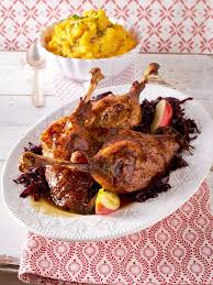 Gansekeulen Mit Apfelrotkohl Und Susskartoffel Lecker Gansekeulen Zubereiten Apfelrotkohl Rezepte