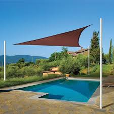 Modernes Und Funktionales Design Sonnensegel Uber Das Schwimmbecken Sonnenschutz Segel Segel Schatten Hinterhof Schatten
